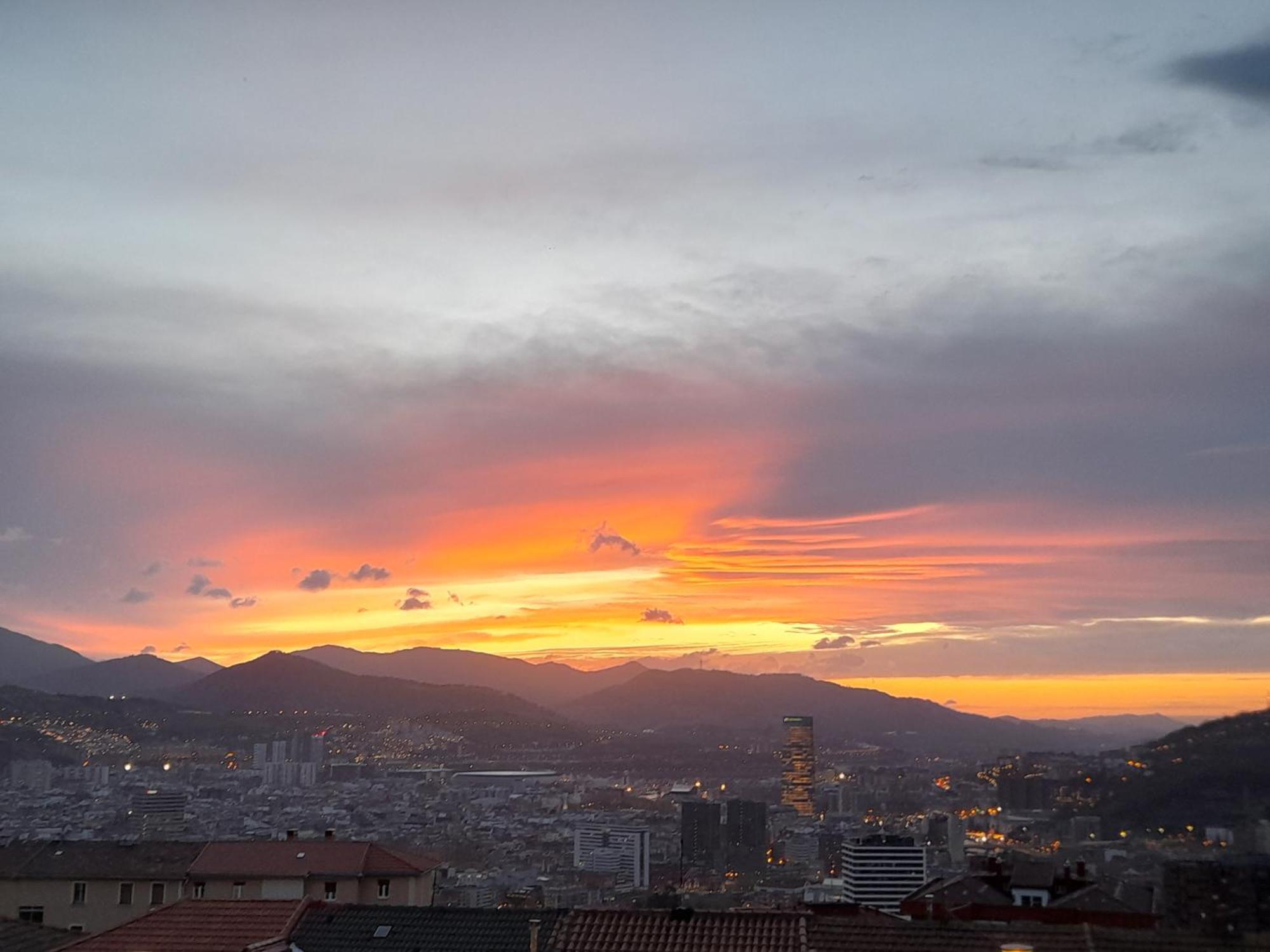 Calida Estancia Descubre La Ciudad ビルバオ エクステリア 写真